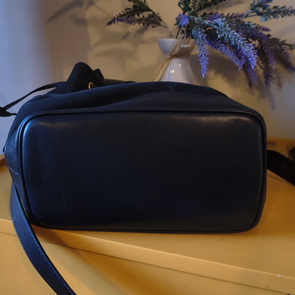 Gucci Bamboo Black Leather Suede Bucket Shoulder Bag  RARE Gucci Convertible Bucket Bag In Black Leather And Nubuck(Sued) - 1990s Era